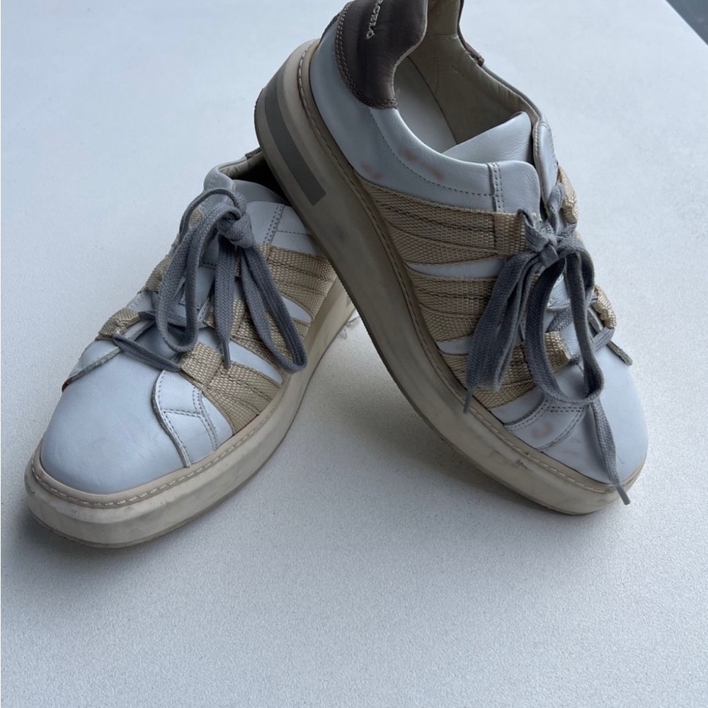 Women’s shoes